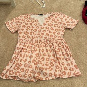 Boutique brand. Most pink tones than pictured.